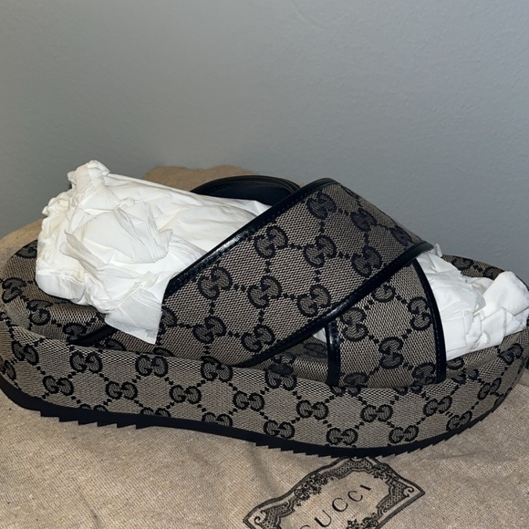 Women’s Gucci platform slides - Picture 4 of 4